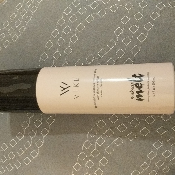 Makeup Remover Spray - Picture 1 of 3